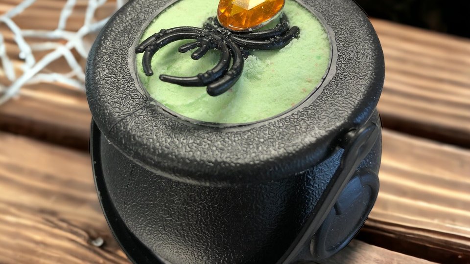 Juicy Pear Spider Cauldron Bath Bomb